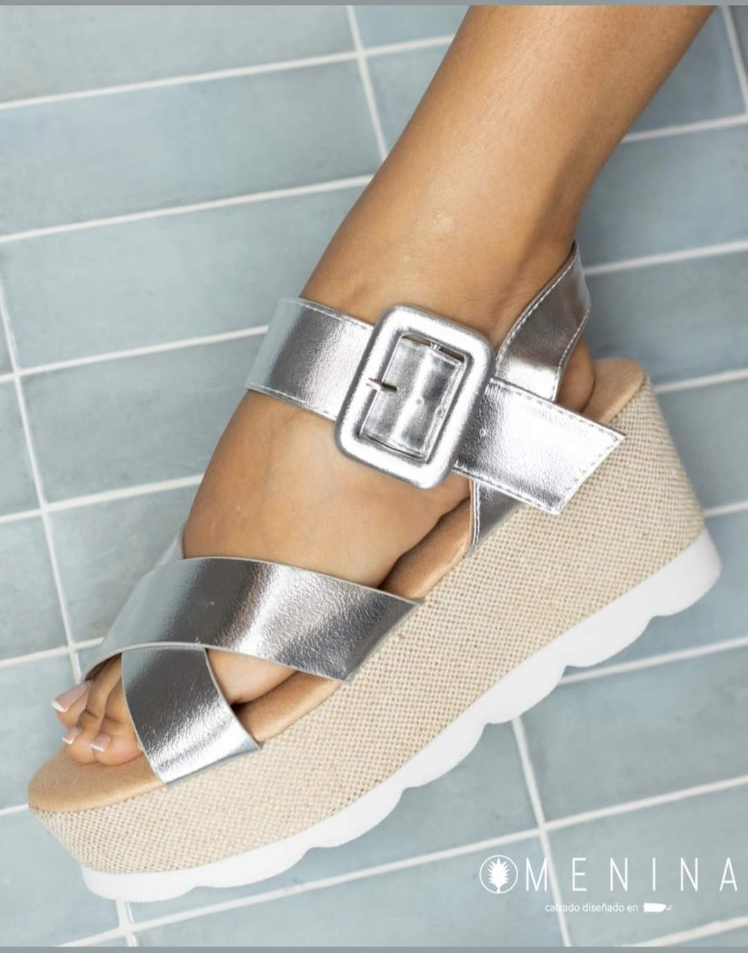 Chic Menina Wedge