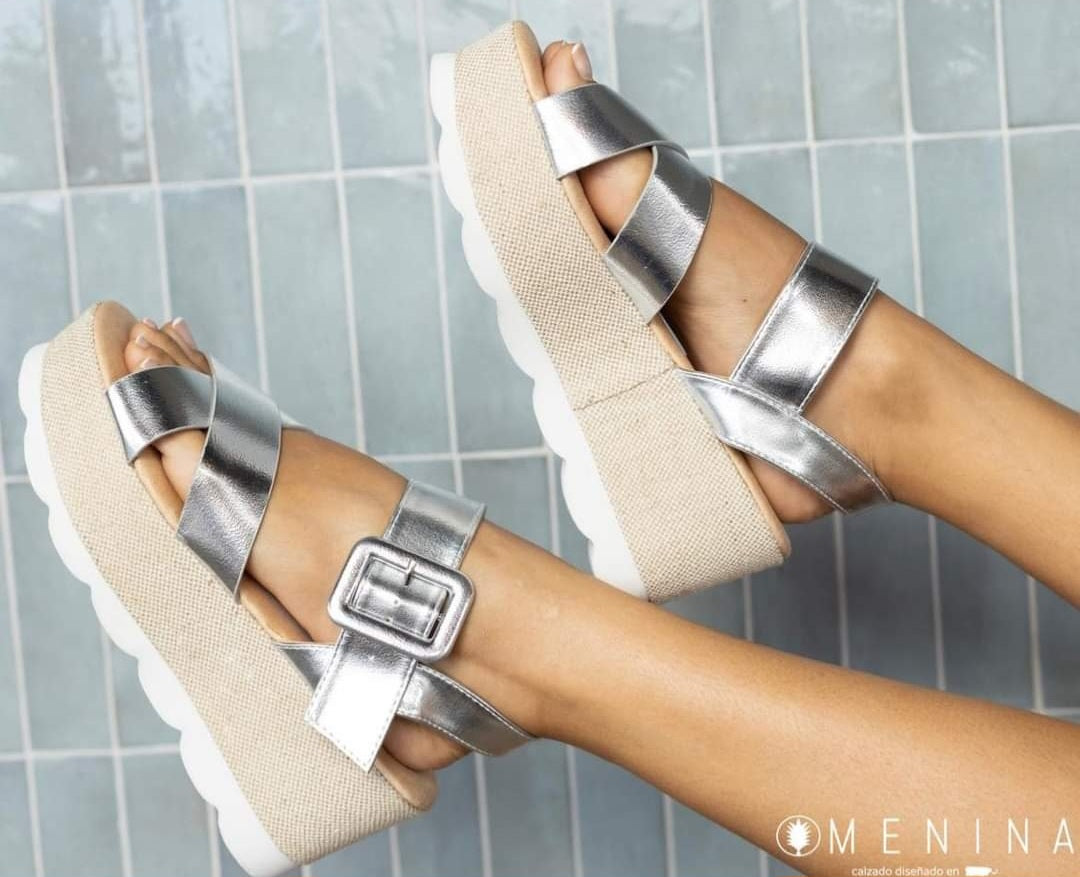 Chic Menina Wedge