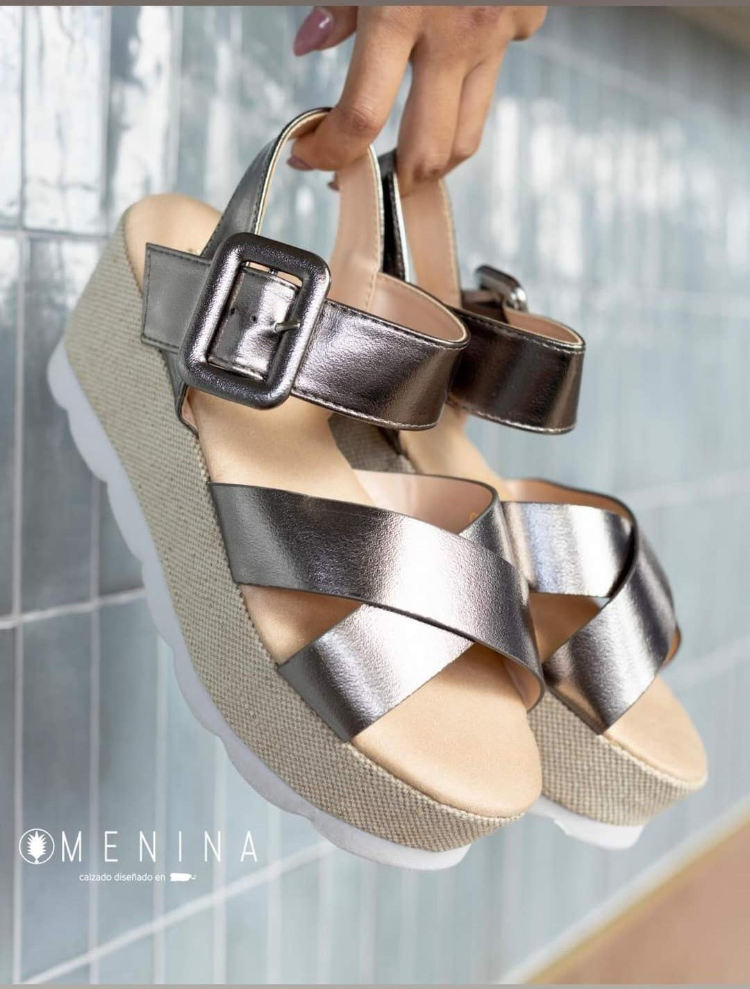 Chic Menina Wedge