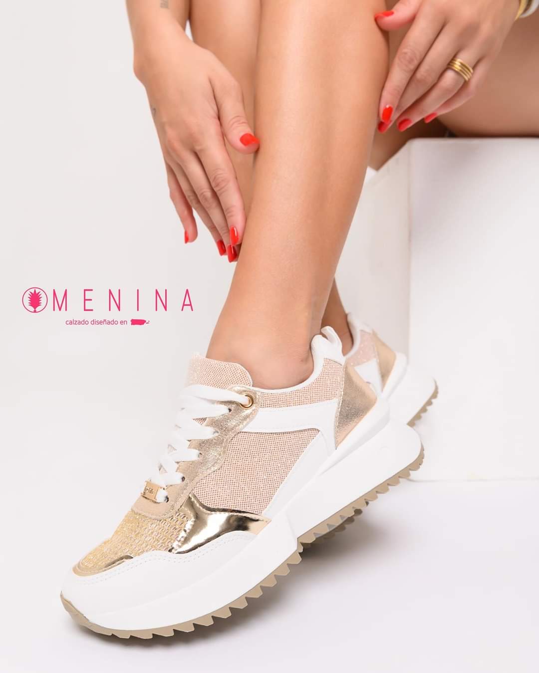 Menina Sneakers Trendy