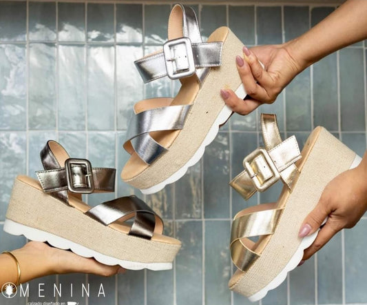 Chic Menina Wedge